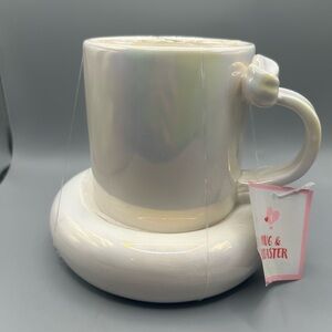 Target Bullseye Playground White Iridescent Mug With Bow Handle And Coaster NEW